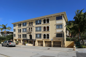 Country Club Apartments in La Jolla, CA - Building Photo - Building Photo