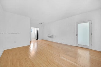 320 85th St in Miami Beach, FL - Building Photo - Building Photo