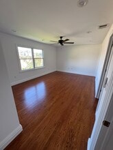 41 Chobot Ln in Elmwood Park, NJ - Foto de edificio - Building Photo