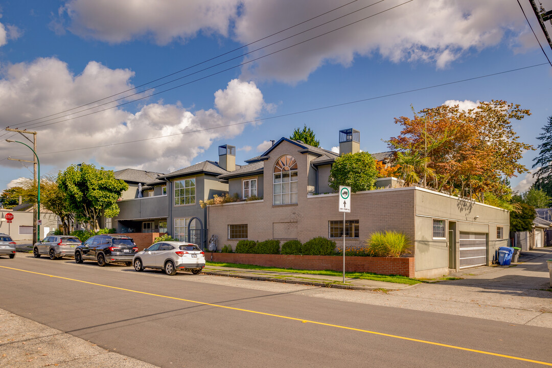 2880 33rd Av W in Vancouver, BC - Building Photo