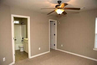 593 N Tennyson Ln in Fayetteville, AR - Building Photo - Building Photo