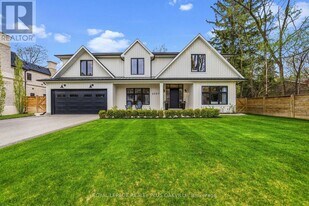 2057 Salvator Blvd in Oakville, ON - Building Photo