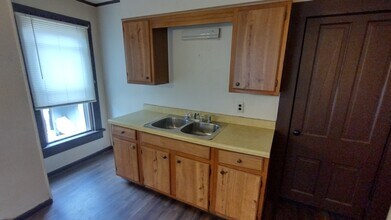 753 E High Ave in New Philadelphia, OH - Foto de edificio - Building Photo