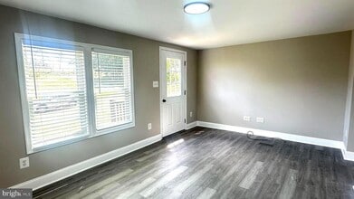 9715 Back Rd in Maurertown, VA - Foto de edificio - Building Photo