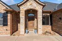 304 Harlee Dr in Elgin, OK - Foto de edificio - Building Photo