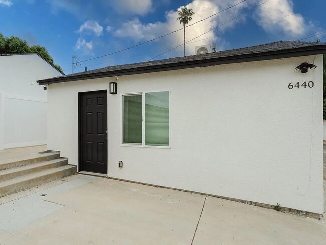 property at 6440 Lindley Ave