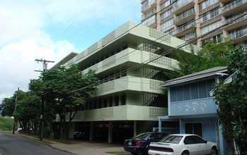 2403 Ala Wai Blvd in Honolulu, HI - Building Photo - Building Photo