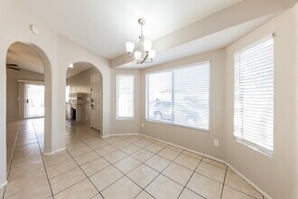 7056 W Eva St, Unit 18-112 in Peoria, AZ - Building Photo - Building Photo