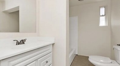 2052 Pomona Ave-Unit -Unit A in Costa Mesa, CA - Building Photo - Building Photo