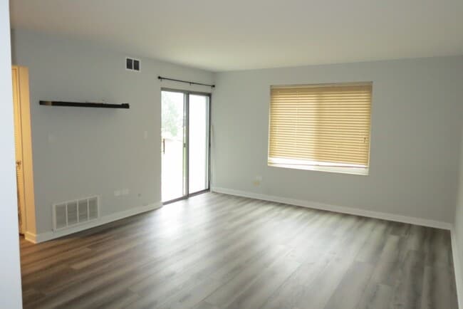 6182 Pinewood Ct in Willowbrook, IL - Building Photo - Building Photo