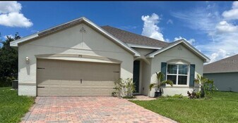390 Posadas Cir in Punta Gorda, FL - Building Photo