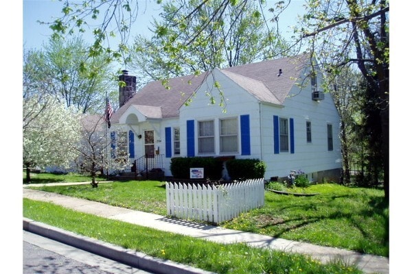 704 E 11th St in Rolla, MO - Building Photo