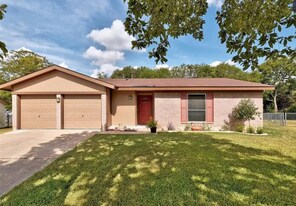 7102 Moat Cove in Austin, TX - Building Photo