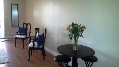 8373 Lake Dr in Doral, FL - Building Photo - Building Photo