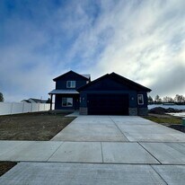 2762 Neptune St in Post Falls, ID - Building Photo