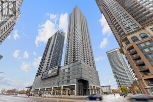 395 Square One Dr in Mississauga, ON - Building Photo