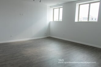 928 W Dakin St, Unit 301 in Chicago, IL - Foto de edificio - Building Photo