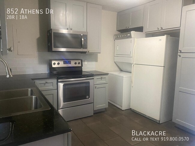 852 Athens Dr in Raleigh, NC - Building Photo - Building Photo