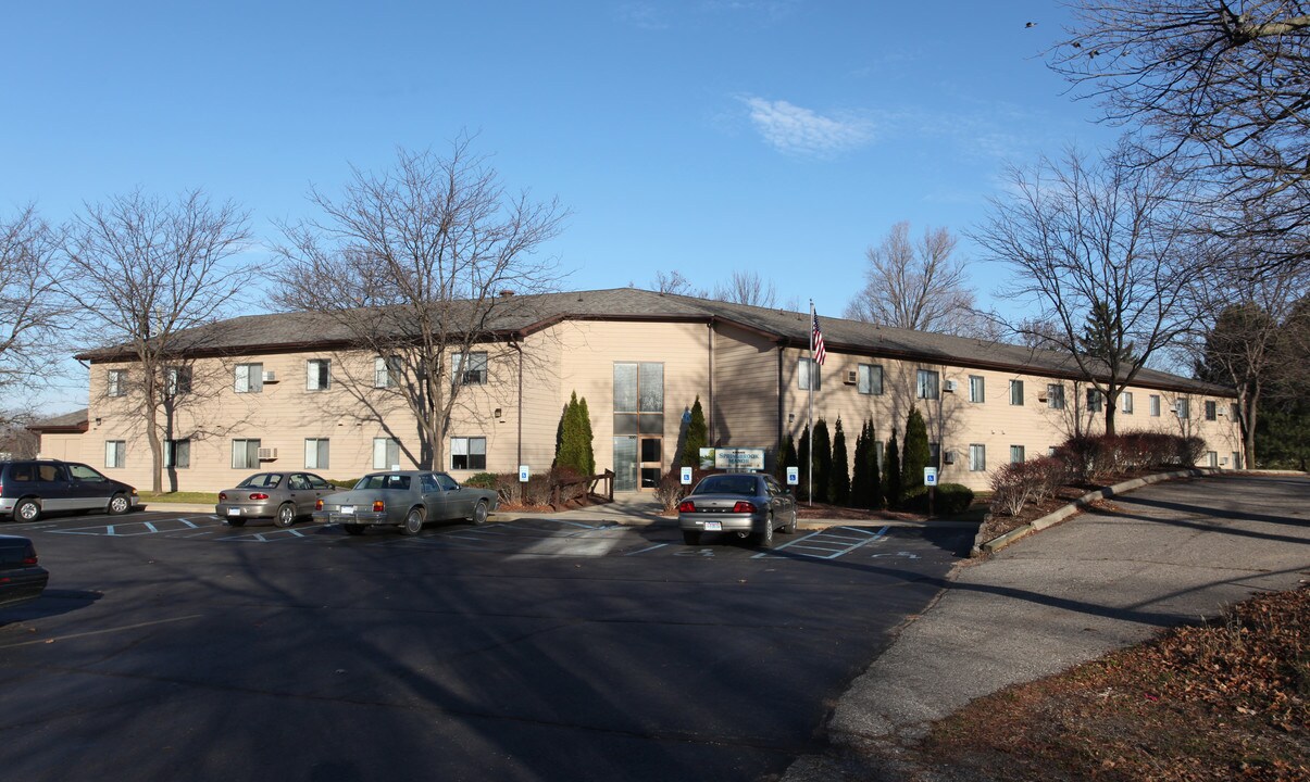 Kiwanis Springbrook Manor in Eaton Rapids, MI - Building Photo