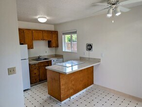 5630-5632-5632 SE 88th Ave in Portland, OR - Foto de edificio - Building Photo