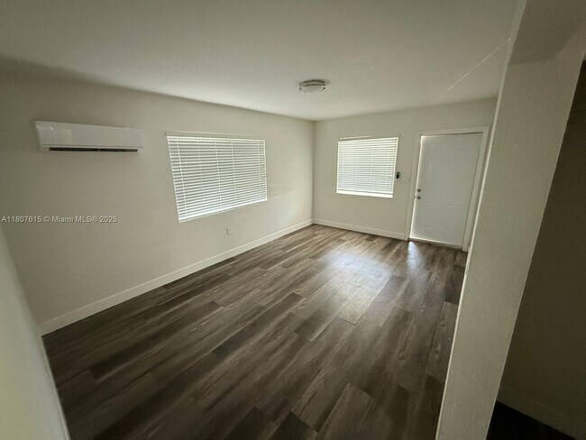 600 NW 23rd Pl-Unit -600 in Miami, FL - Building Photo - Building Photo