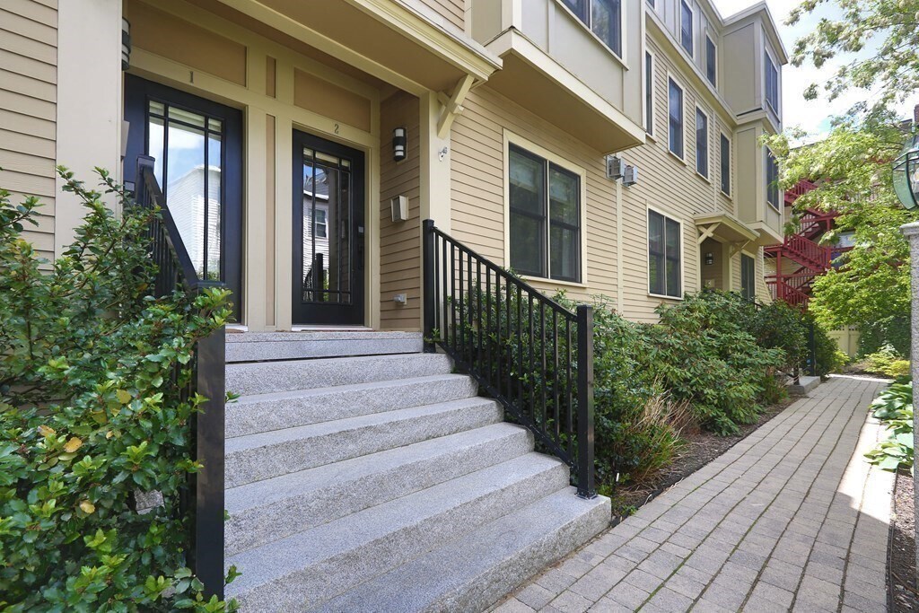 257 W 3rd St in Boston, MA - Building Photo