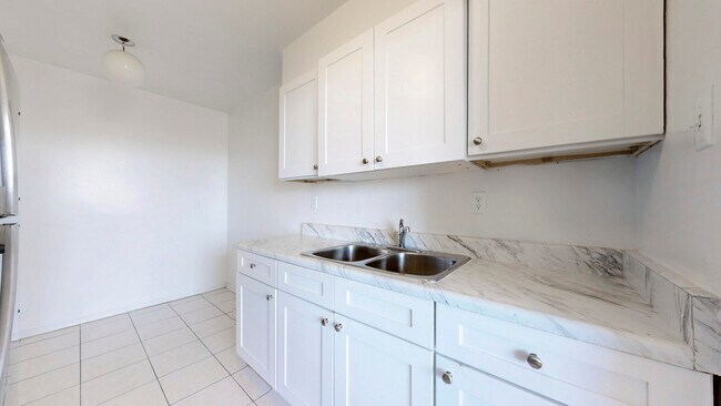 Buckingham House in Toronto, ON - Building Photo - Building Photo