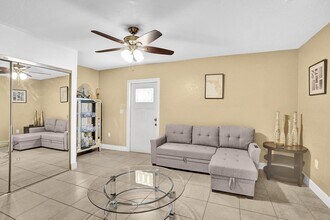 2349 Seminole Blvd in West Palm Beach, FL - Building Photo - Building Photo