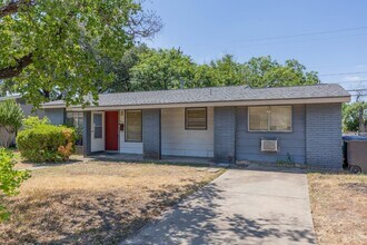 214 Antrim Dr in San Antonio, TX - Building Photo - Building Photo