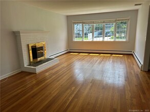 127 Orchard Dr in New Canaan, CT - Building Photo - Building Photo