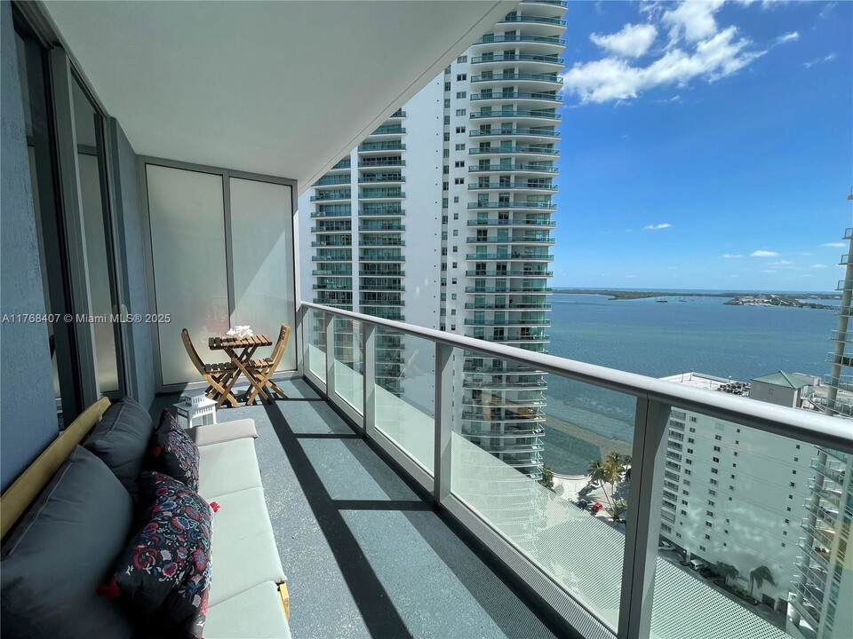 1300 Brickell Ave in Miami, FL - Building Photo