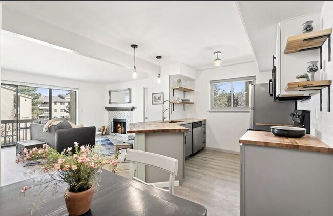 property at 60 S Boulder Cir