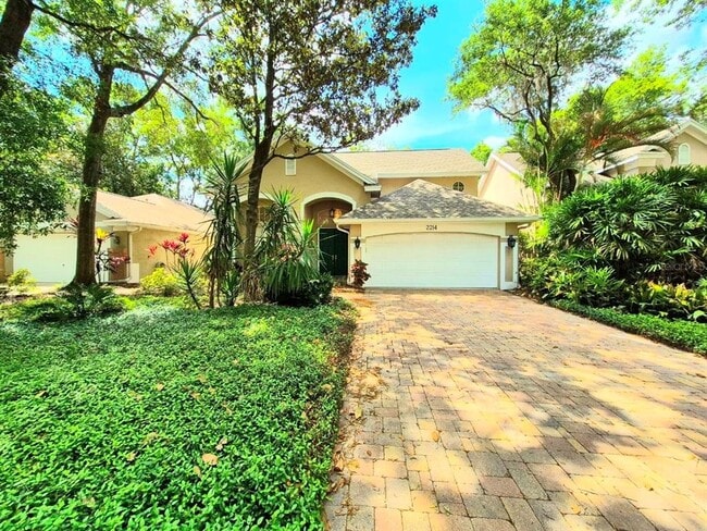 2214 Green Oaks Ln in Tampa, FL - Building Photo - Building Photo