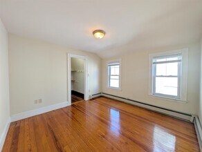 41 Bay State Ave, Unit 3 in Somerville, MA - Foto de edificio - Building Photo