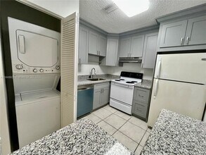 10992 Royal Palm Blvd in Coral Springs, FL - Building Photo - Building Photo