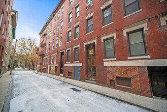 370 Hanover St in Boston, MA - Building Photo - Building Photo