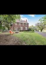 2421 Airport Dr in Columbus, OH - Building Photo - Building Photo