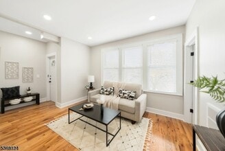 41 Meadowbrook Rd in Maplewood, NJ - Building Photo - Building Photo