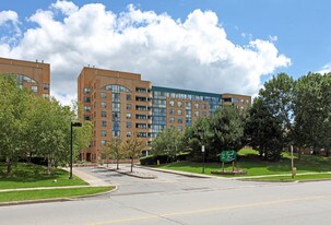 Emerald Point in Pickering, ON - Building Photo