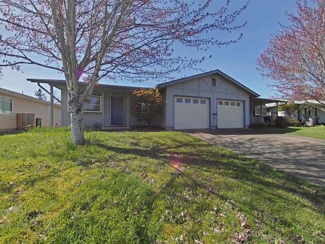 304 NE Conifer Blvd