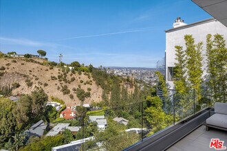 8540 Hillside Ave in Los Angeles, CA - Building Photo - Building Photo