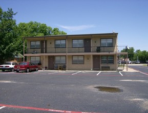 Willows Apartments in Fort Worth, TX - Building Photo - Building Photo