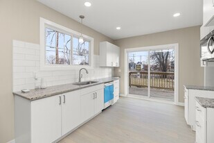 324 East Bethune Street in Detroit, MI - Building Photo