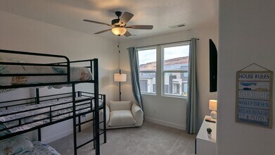 693 S Taylor Creek Dr, Unit Bedroom 3 Back in Washington, UT - Building Photo - Building Photo
