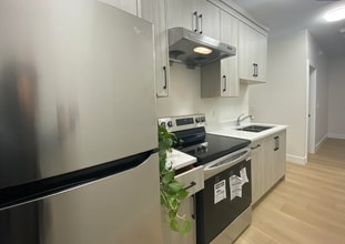 7542 Lindrick Crt in Burnaby, BC - Building Photo - Building Photo