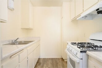 Villa Hemet in Hemet, CA - Foto de edificio - Building Photo