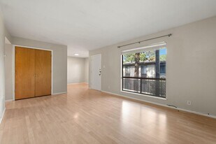 1601 Pennsylvania St NE in Albuquerque, NM - Building Photo