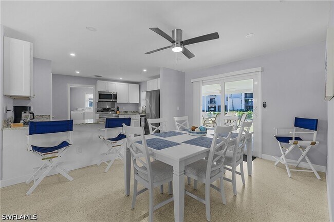 2 Fairview Blvd in Fort Myers Beach, FL - Building Photo - Building Photo
