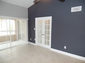 2880 N Oakland Forest Dr, Unit 308 in Oakland Park, FL - Building Photo - Building Photo