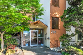 750 Oakland Ave in Oakland, CA - Building Photo - Building Photo